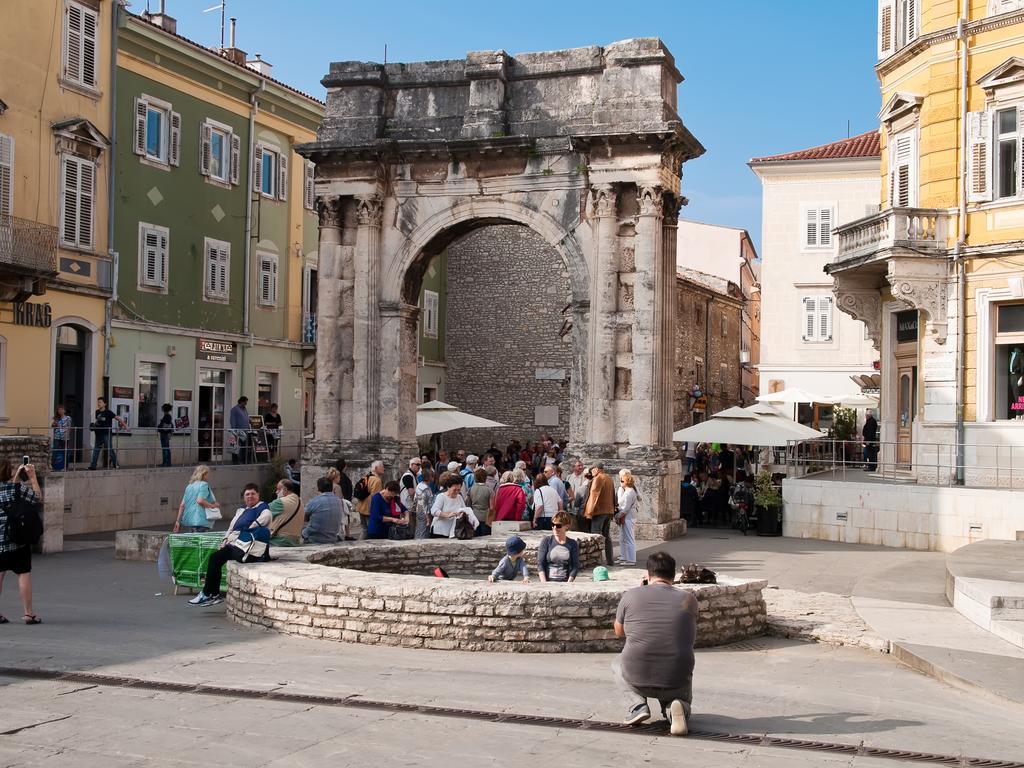 Pula City Center Big Apartment With Private Parking Exterior foto